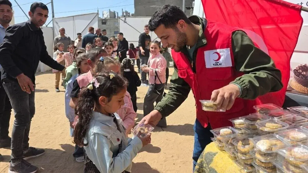 Türk Kızılay, Gazze’de çocuklara her gün 1000 paket ikram ul